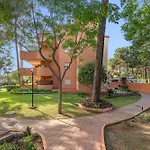 Beautiful Just 5 Minutes From The * Marbella