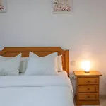 Apartment Beautiful Just 5 Minutes From The *