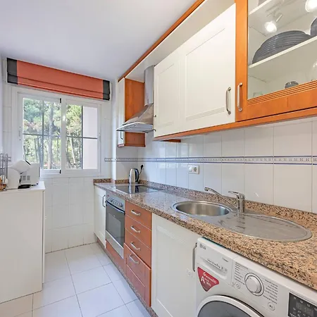 Апартаменти Beautiful Just 5 Minutes From The