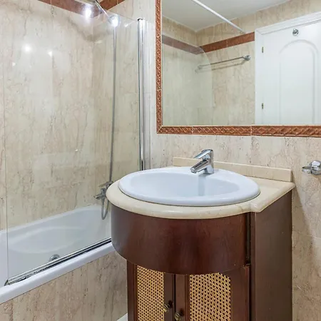 Апартаменти Beautiful Just 5 Minutes From The *