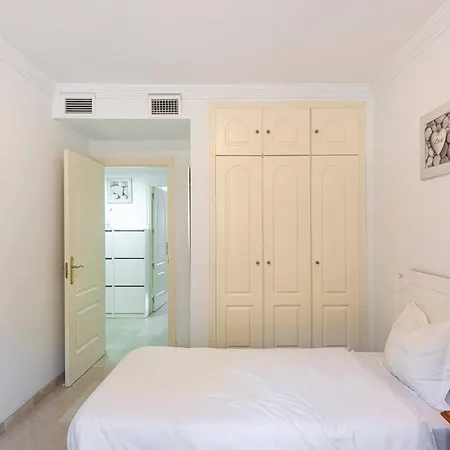 Апартаменти Beautiful Just 5 Minutes From The