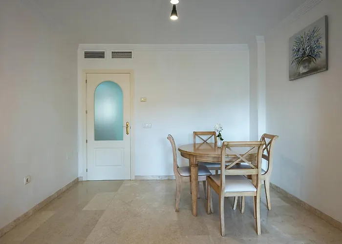 Beautiful Just 5 Minutes From The * Μαρμπέλλα